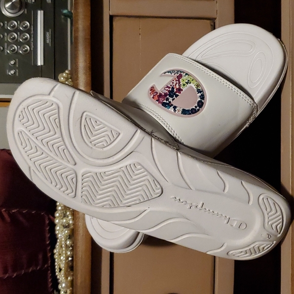 CHAMPION Sliders White 8W - Picture 4 of 6